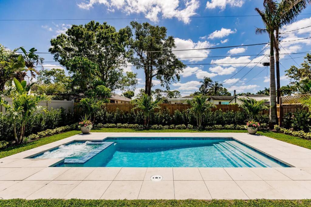 Naples Beach Retreat Bike To Beach! 4 Bed 2 Bath Villa Eksteriør billede